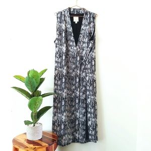 Sejour black & white wrap vest